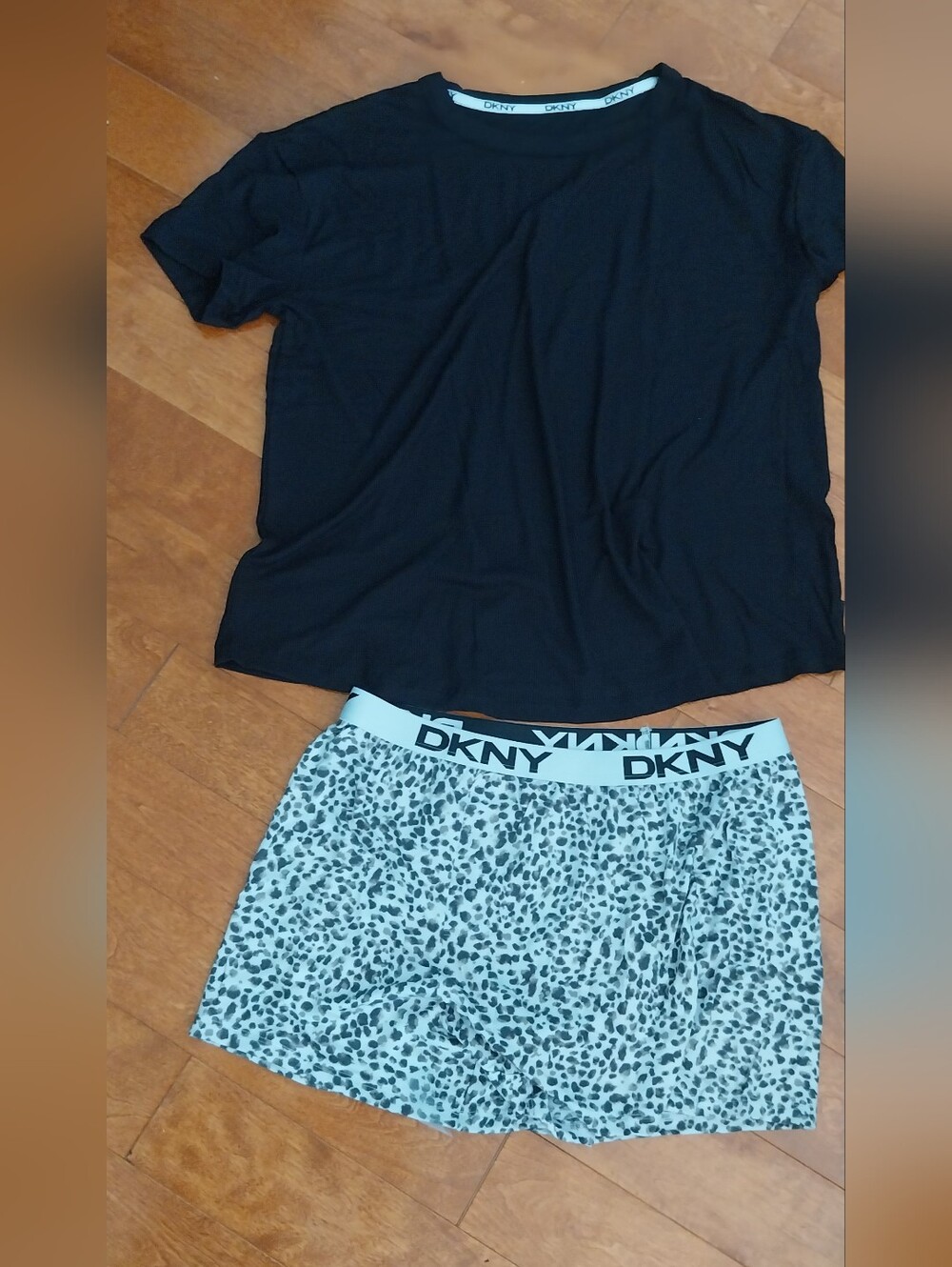 DKNY 2 Pcs Set Lounge Wear， Black Tee with Black and White Leopard Print Shorts
